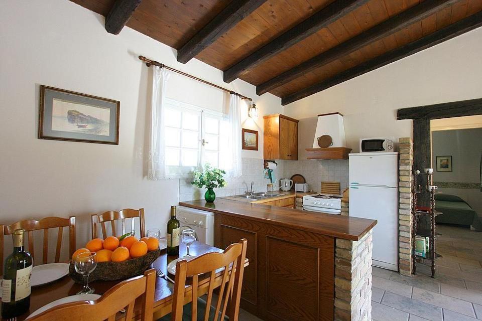 V&V Villas Almiros Beach Bagian luar foto