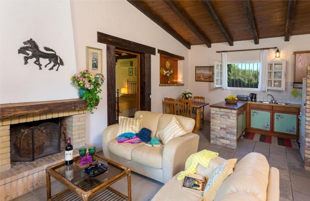 V&V Villas Almiros Beach Bagian luar foto