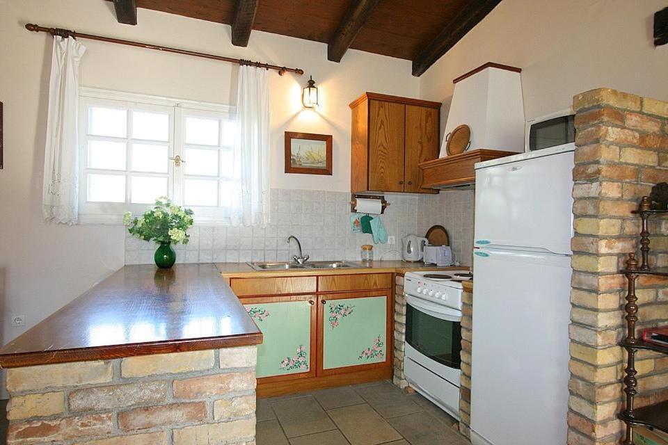 V&V Villas Almiros Beach Bagian luar foto