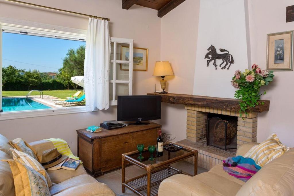 V&V Villas Almiros Beach Bagian luar foto